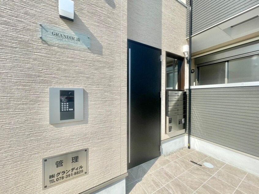 エントランス部分 GRANDIR湊