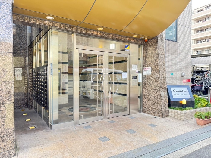 エントランス部分 グランディ－ル阪南町