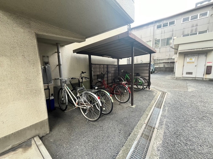 駐輪場 メゾンナニワ