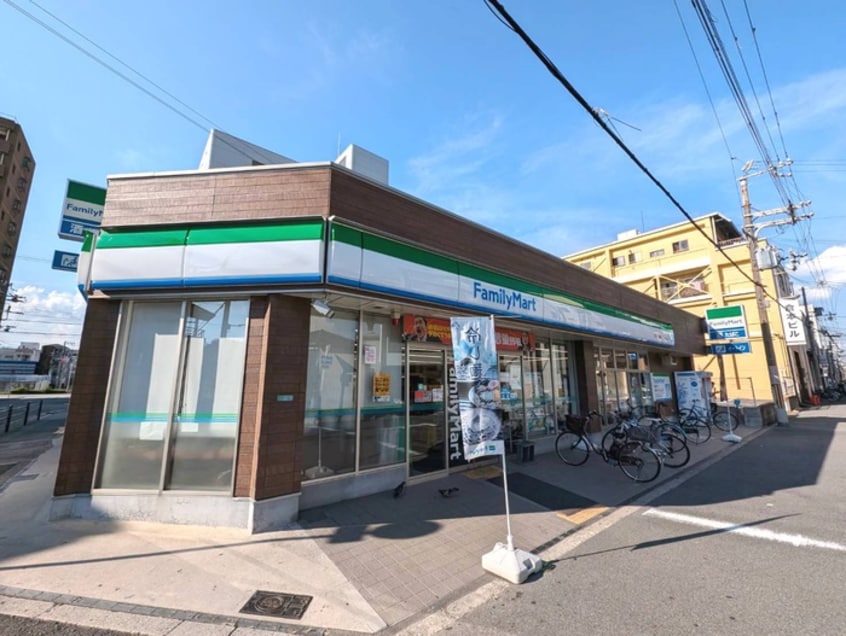 ファミリーマート(コンビニ)まで180m ｾｵﾘｰ大阪ﾊｰﾊﾞｰDOOR(401)
