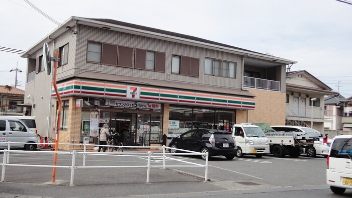 セブンイレブン　枚方津田駅前店(コンビニ)まで647m クリエオーレ春日元町