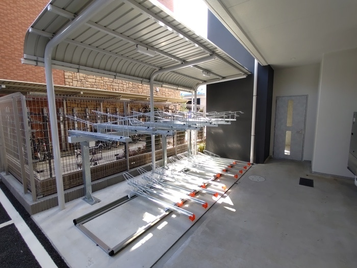 駐輪場 リブネスコート江坂