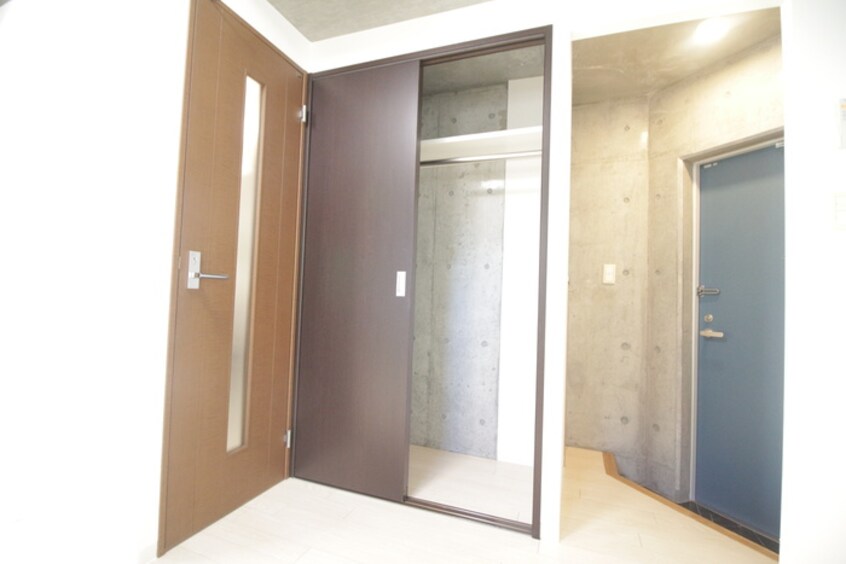 収納 ラ・ウェゾン須磨エルロロ