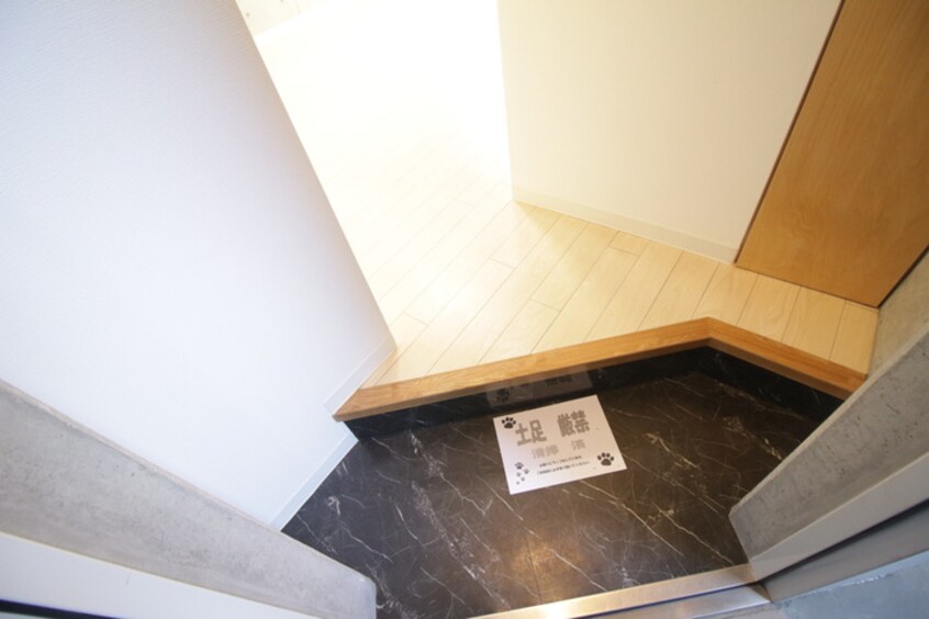 玄関 ラ・ウェゾン須磨エルロロ