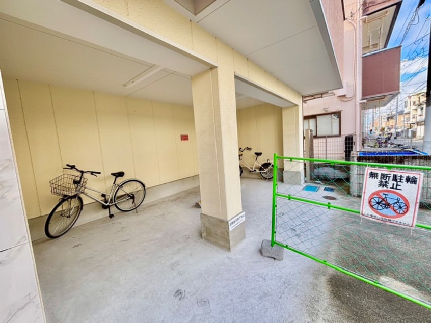 駐輪場 ブリッサ立花