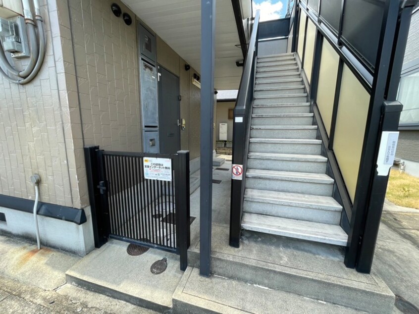 エントランス部分 シャルマン淀