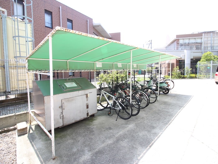 駐輪場 カムネス経大前
