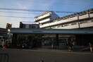 ファミリーマート 萱島駅前店(コンビニ)まで270m レヂ－ナ萱島