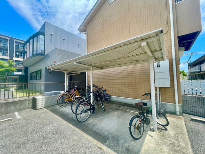 駐輪場 モアクレスト川上