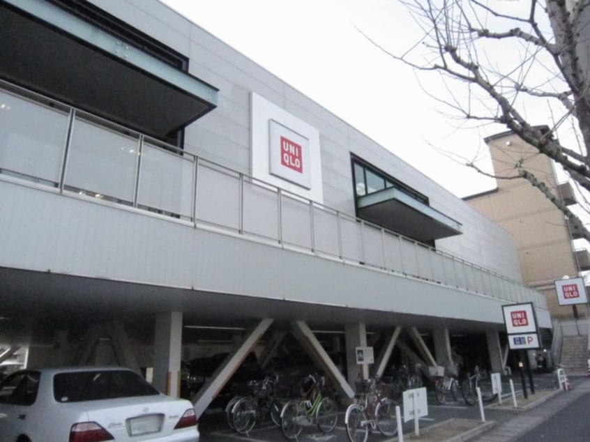 ユニクロ上桂店(ディスカウントショップ)まで110m アドリーム上桂