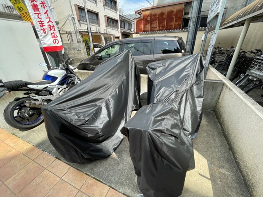 バイク置き場 ヴァイタルハウス