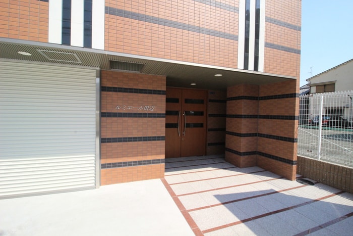 エントランス部分 ルミエール田辺
