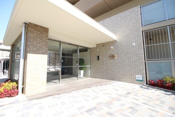 エントランス部分 ラ　ヴィータ平野