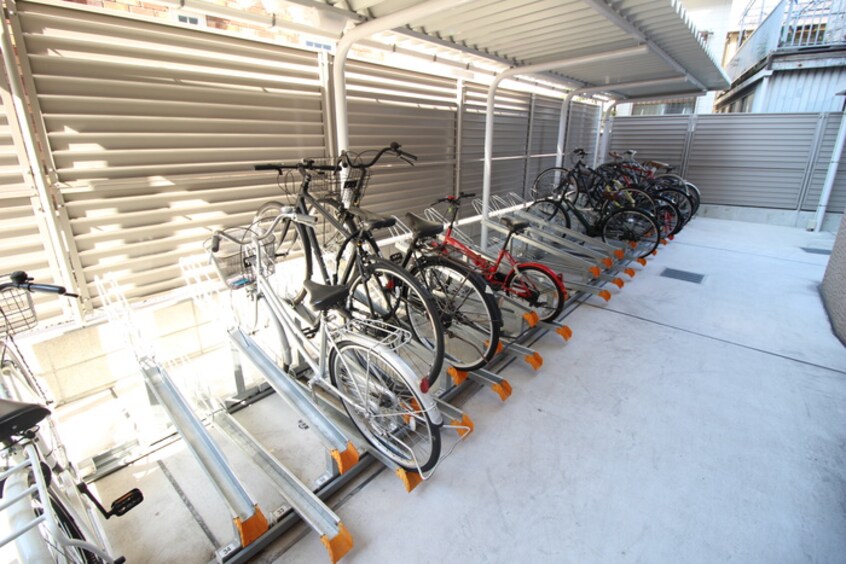 駐輪場 ラ　ヴィータ平野