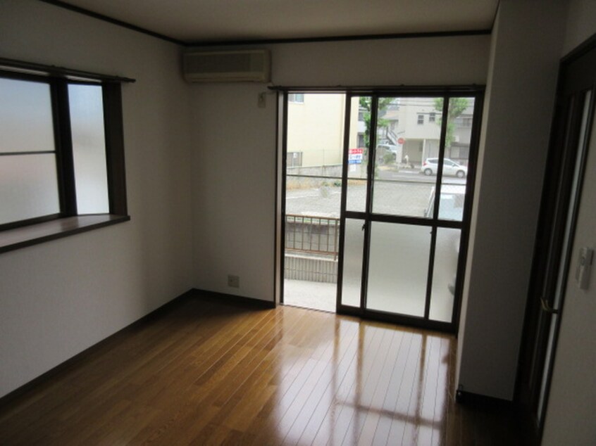 居室 荒田町戸建