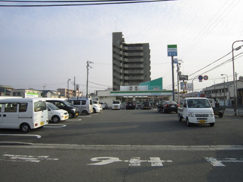 ファミリーマート(コンビニ)まで140m リバージュ梅北