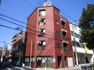 新城ビルの外観