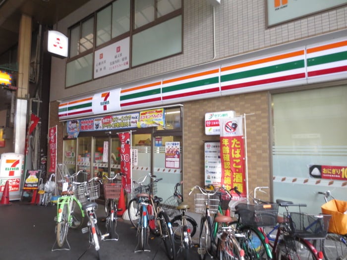 セブンイレブン(コンビニ)まで216m ザ・グランドビュ－オオサカ