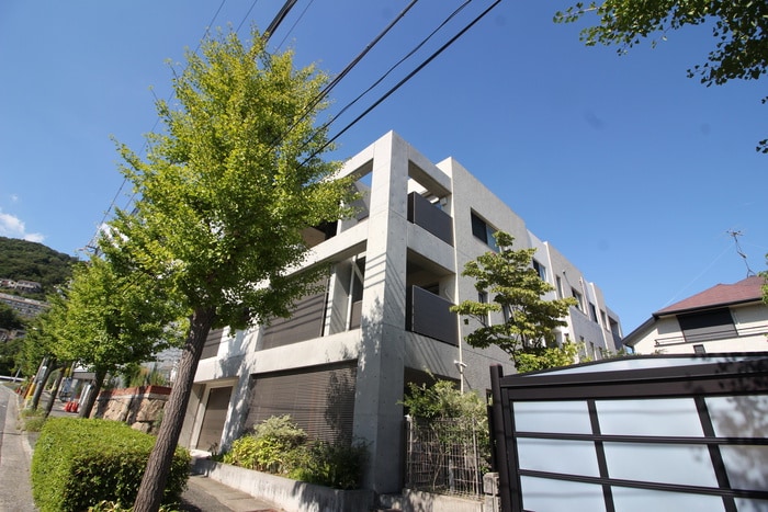 外観写真 サンダーバード岡本
