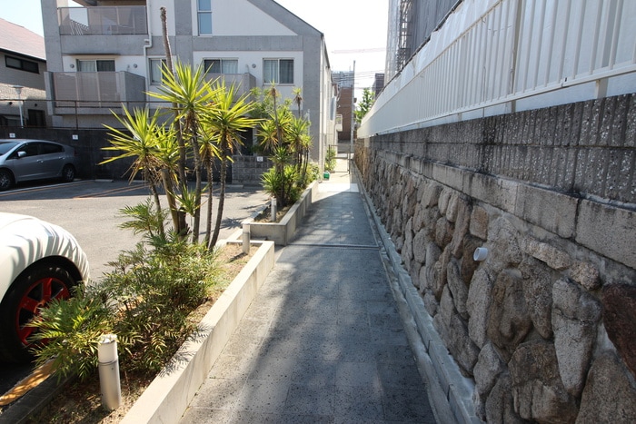 エントランス部分 サンダーバード岡本
