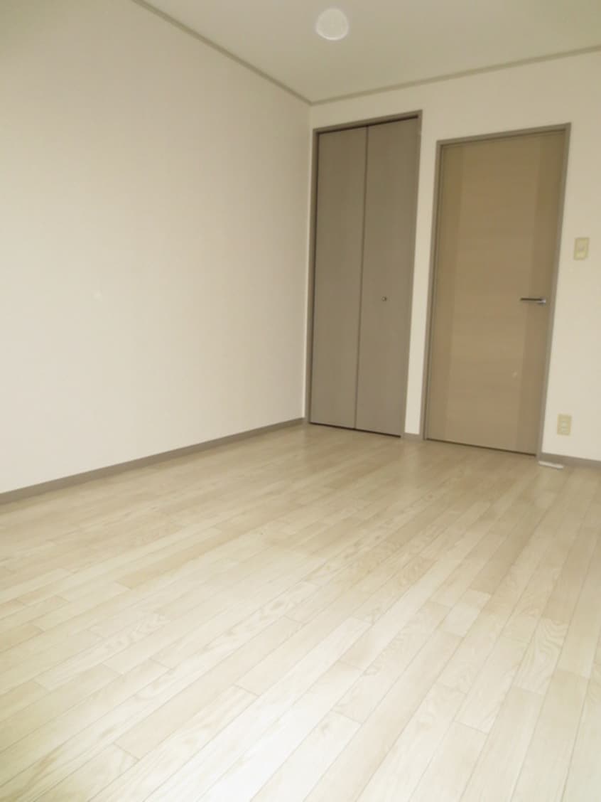 居室 ｲｰｽﾄﾊｲﾂ甲南