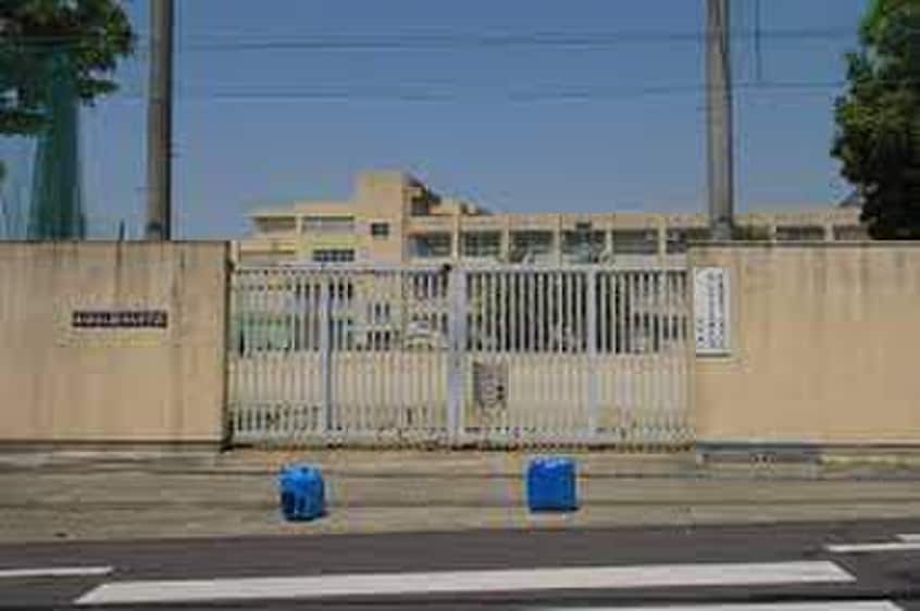 東大阪市立縄手北中学校(中学校/中等教育学校)まで671m ｼｬﾙﾏﾝｺｰﾎﾟ枚岡公園B棟(304)