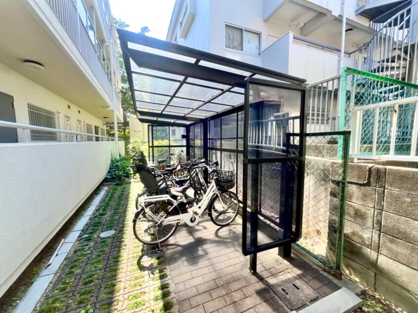 駐輪場 フローレンス夙川２