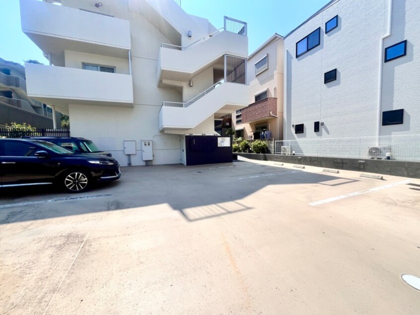 駐車場 フローレンス夙川２