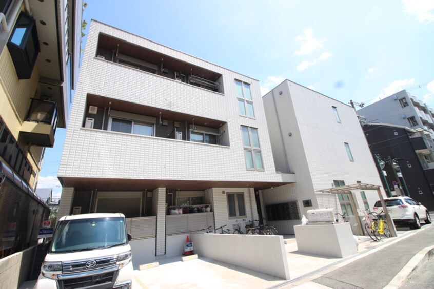 外観写真 ティースリーカーサモジュカ