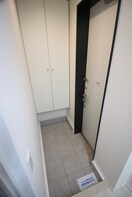 玄関 ティースリーカーサモジュカ