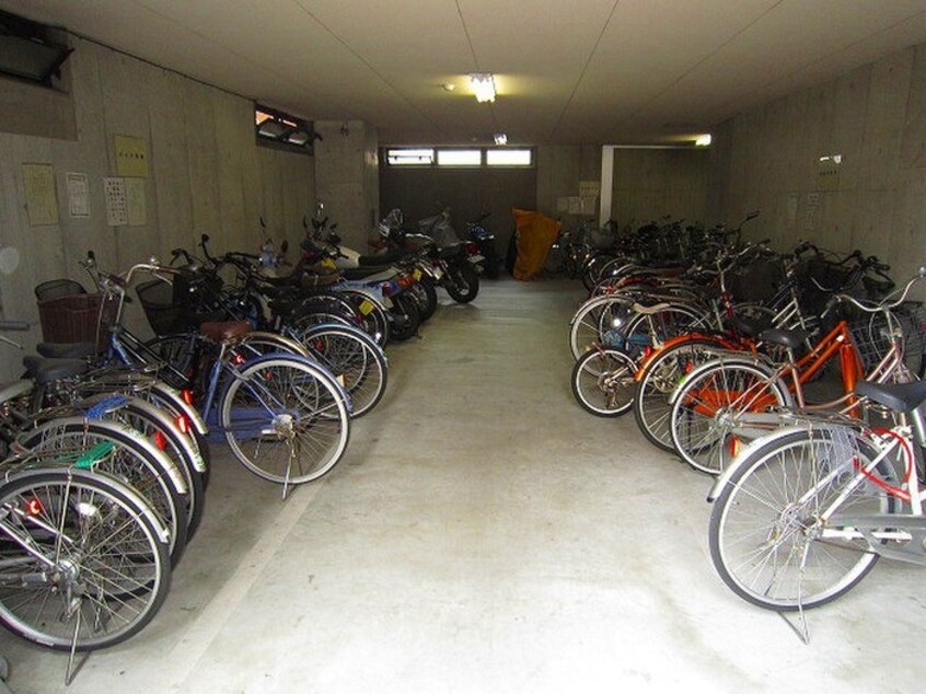 駐輪場 日大ロイヤル西中島