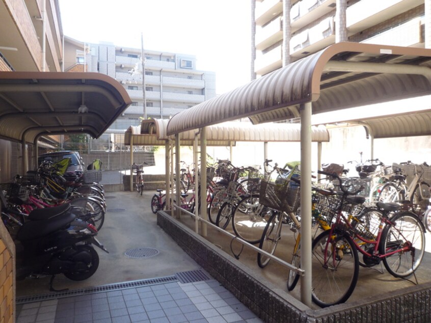 駐輪場 センチュリー上山手