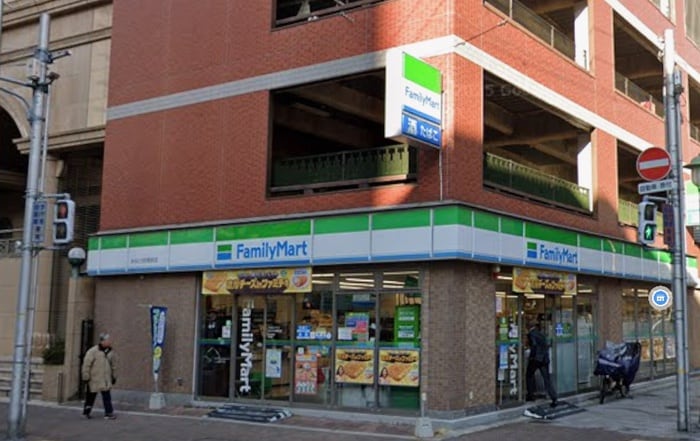 ファミリーマート(コンビニ)まで87m アドバンス三宮ステージア(904)