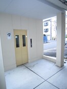 エントランス部分 ヴィラナリ－南寺方