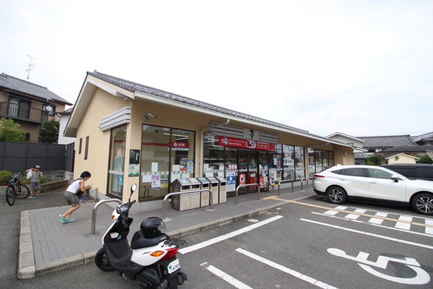セブンイレブン京都福王子店(コンビニ)まで585m ガ－デンヒル鳴滝