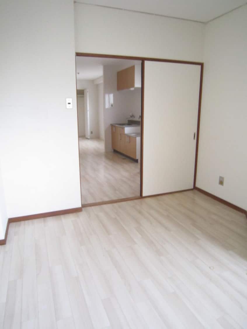 居室 マンション華