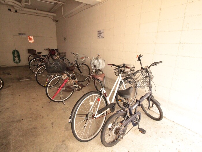 駐輪場 マンション華