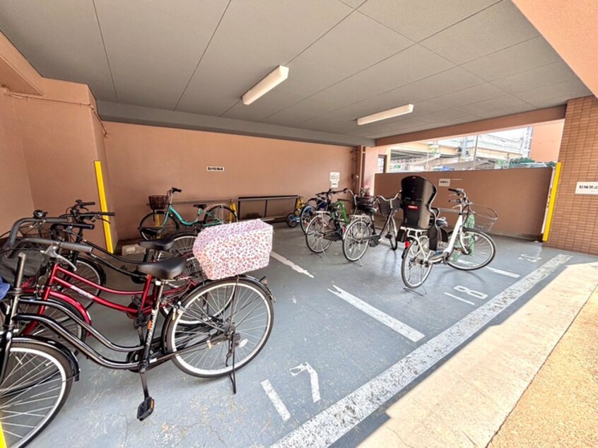 駐輪場 加島フラット