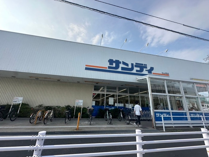 サンディ 宝塚安倉店(コンビニ)まで560m ピュアＳＡＴＵＫＩ