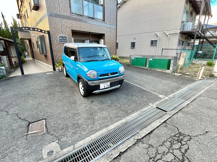 駐車場 プレザントハウス