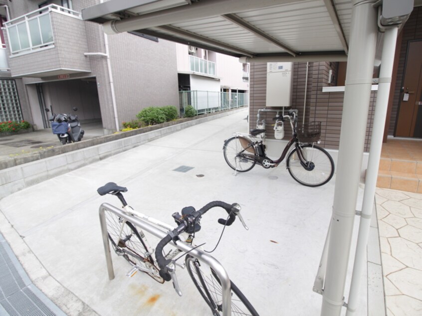 駐輪場 ﾌﾗﾜｰﾀｳﾝﾊｲﾄﾞﾚｲﾝｼﾞｱ