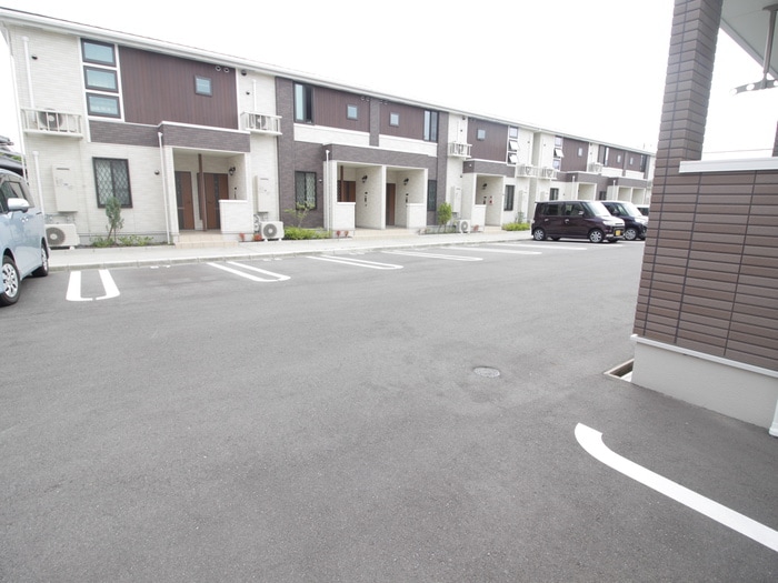 駐車場 ﾌﾗﾜｰﾀｳﾝﾊｲﾄﾞﾚｲﾝｼﾞｱ