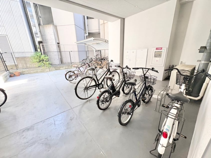 駐輪場 Poulownia立花通り