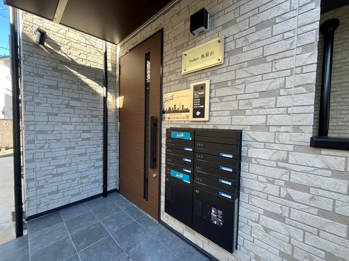 エントランス部分 ＢＡＤＧＥ瓢箪山