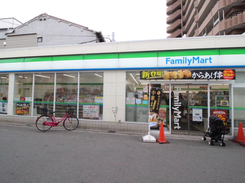 ファミリーマート(コンビニ)まで70m バウハウス