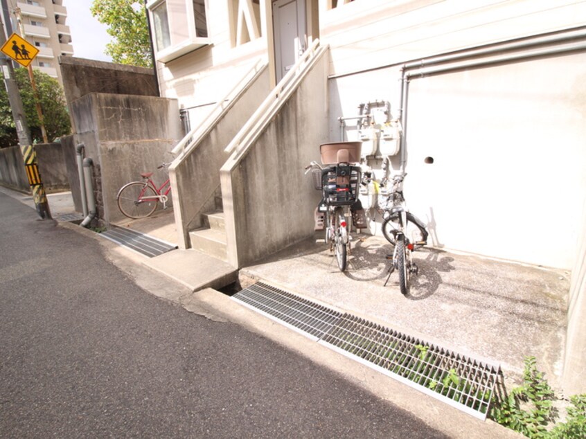 駐輪場 アーク倉石通