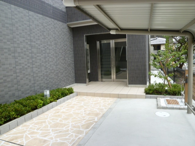 エントランス部分 ノイブル－メ桂川