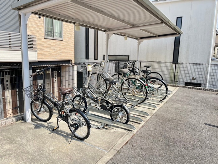 駐輪場 メルシーガーデン坂本