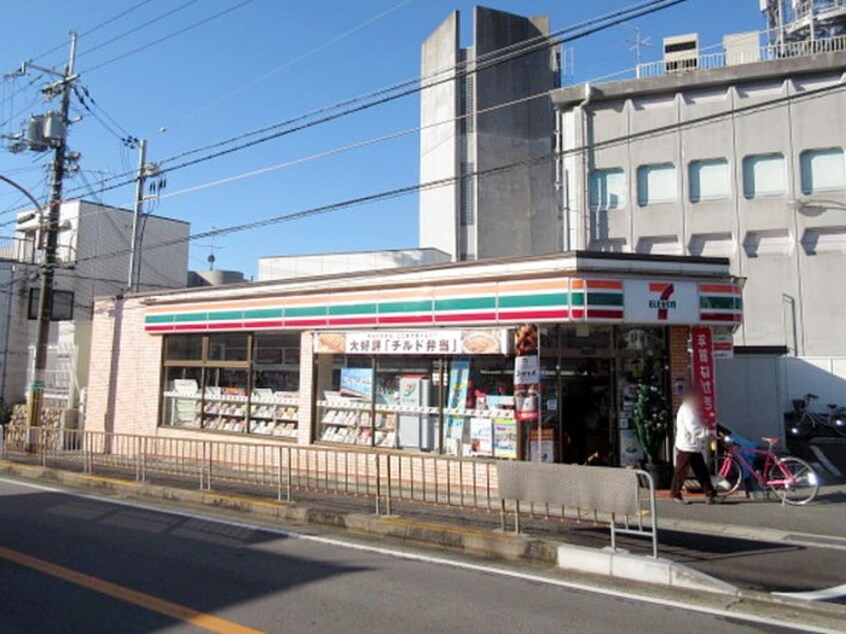 セブンイレブン(コンビニ)まで550m グロワール池田
