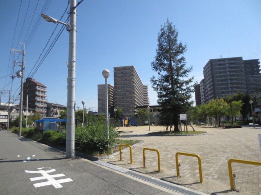 加島駅前公園(公園)まで500m セレニティ加島4丁目A棟